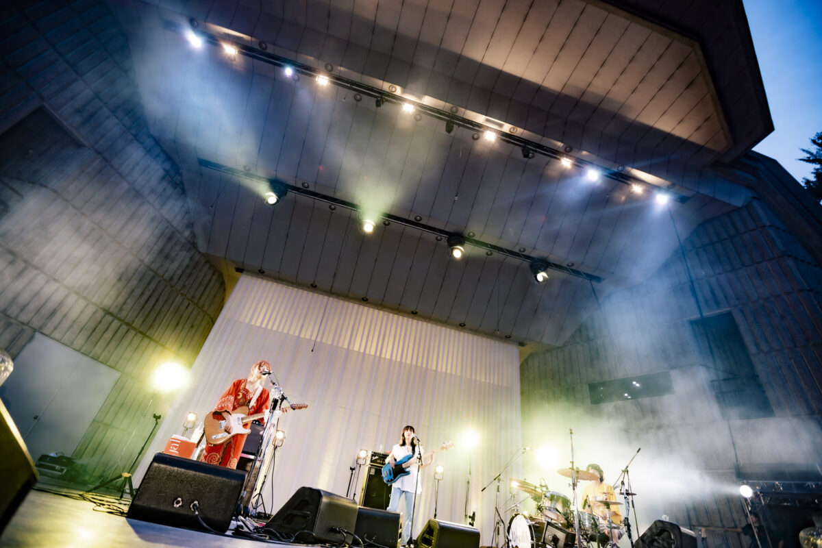 リーガルリリー、満員の日比谷野音ワンマンライブ大団円。自分の信じた音を鳴らし続けて、その音でノックをして開けた日比谷野音への扉。 17 リーガルリリー、満員の日比谷野音ワンマンライブ大団円。自分の信じた音を鳴らし続けて、その音でノックをして開けた日比谷野音への扉。