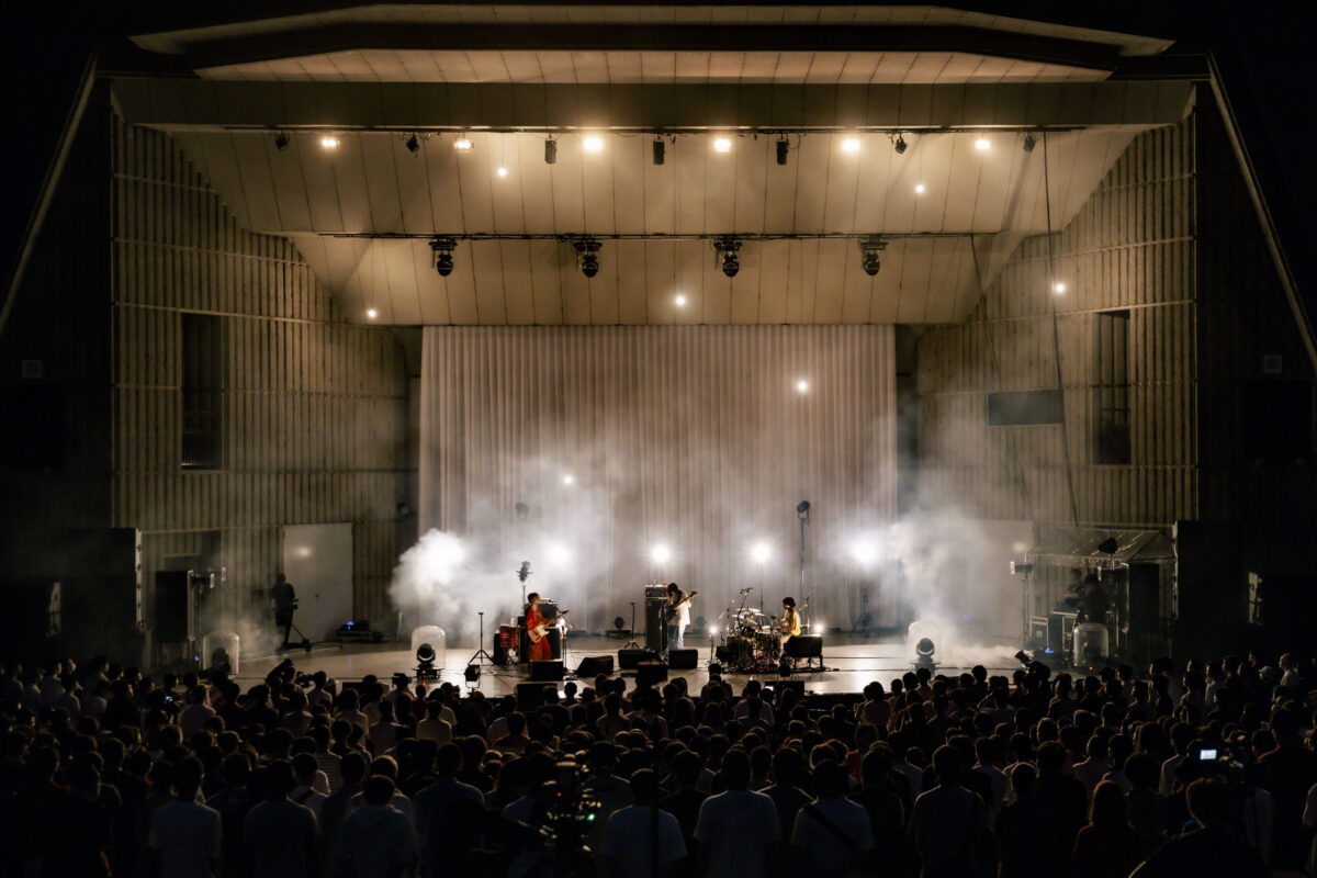 リーガルリリー、満員の日比谷野音ワンマンライブ大団円。自分の信じた音を鳴らし続けて、その音でノックをして開けた日比谷野音への扉。 21 リーガルリリー、満員の日比谷野音ワンマンライブ大団円。自分の信じた音を鳴らし続けて、その音でノックをして開けた日比谷野音への扉。