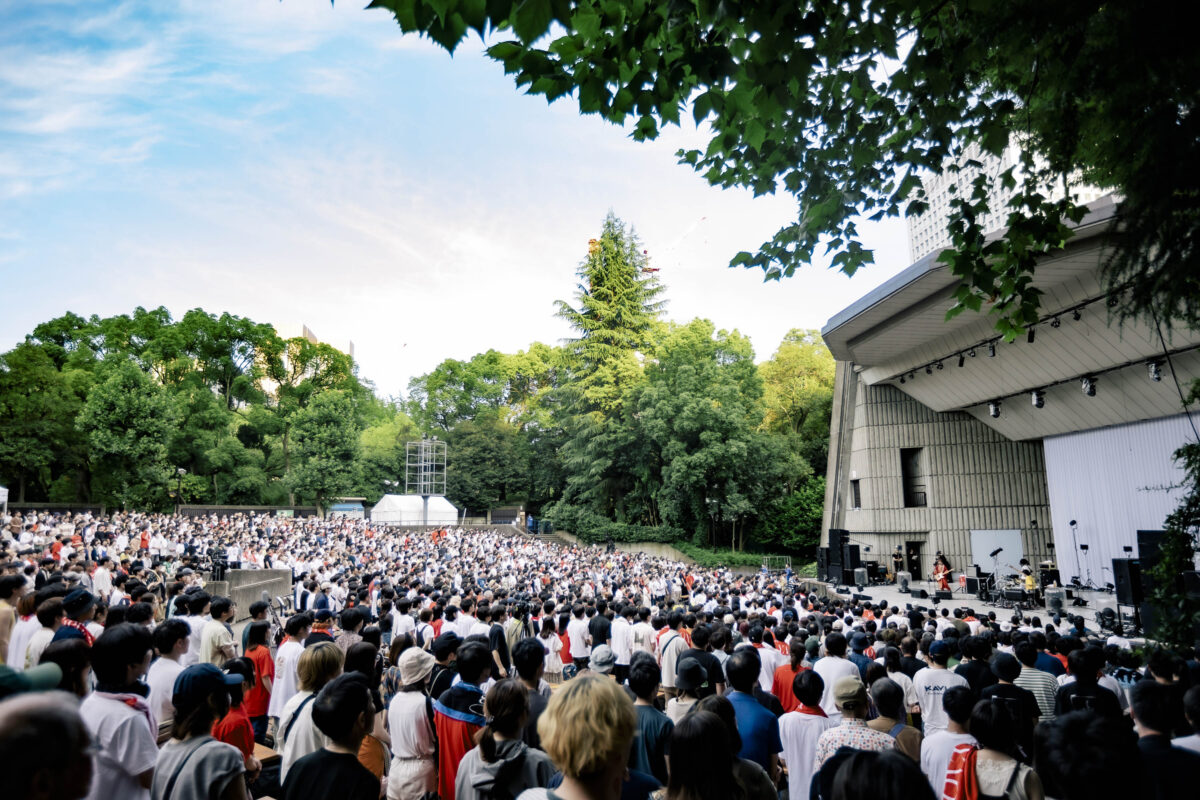 リーガルリリー、満員の日比谷野音ワンマンライブ大団円。自分の信じた音を鳴らし続けて、その音でノックをして開けた日比谷野音への扉。 4 リーガルリリー、満員の日比谷野音ワンマンライブ大団円。自分の信じた音を鳴らし続けて、その音でノックをして開けた日比谷野音への扉。