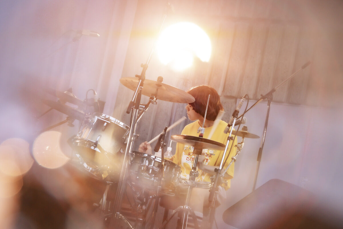 リーガルリリー、満員の日比谷野音ワンマンライブ大団円。自分の信じた音を鳴らし続けて、その音でノックをして開けた日比谷野音への扉。 6 リーガルリリー、満員の日比谷野音ワンマンライブ大団円。自分の信じた音を鳴らし続けて、その音でノックをして開けた日比谷野音への扉。