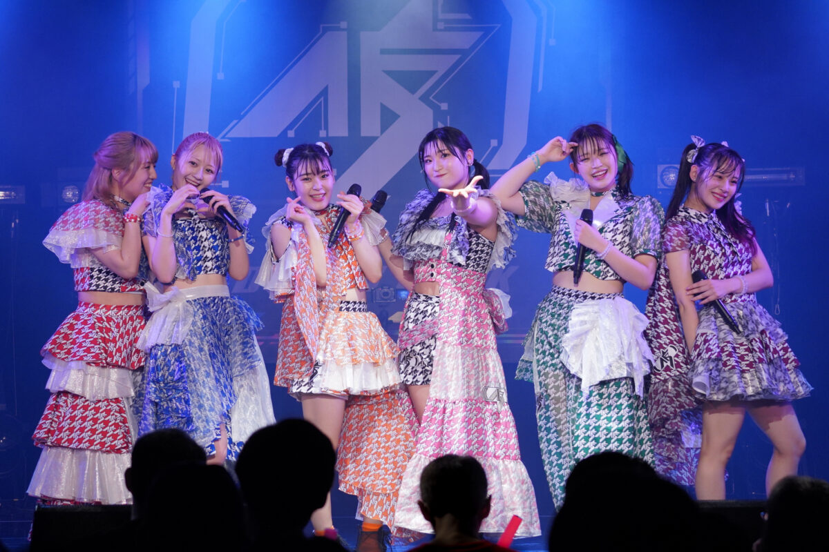 アプガ（仮）“夏開幕”宣言！ 熱いライブにファンも呼応！ 夏フェスシーズンを熱く燃えたぎらせる！