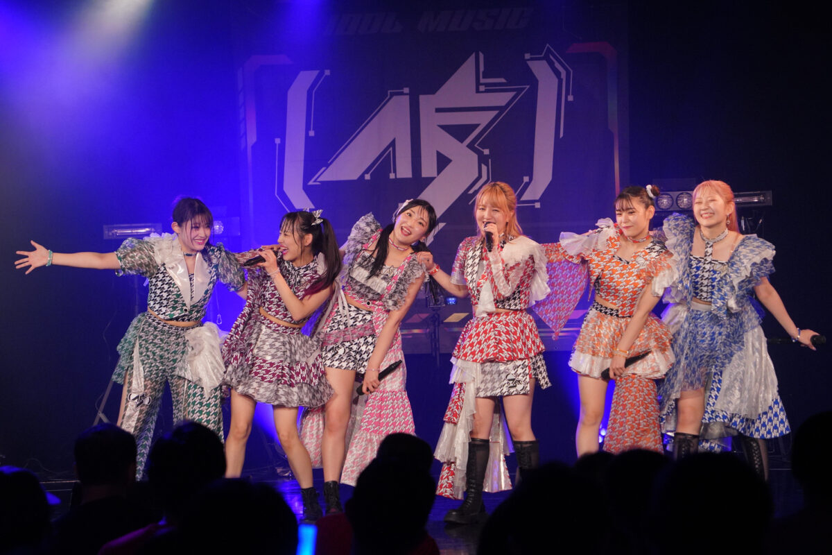 アプガ（仮）“夏開幕”宣言！ 熱いライブにファンも呼応！ 夏フェスシーズンを熱く燃えたぎらせる！