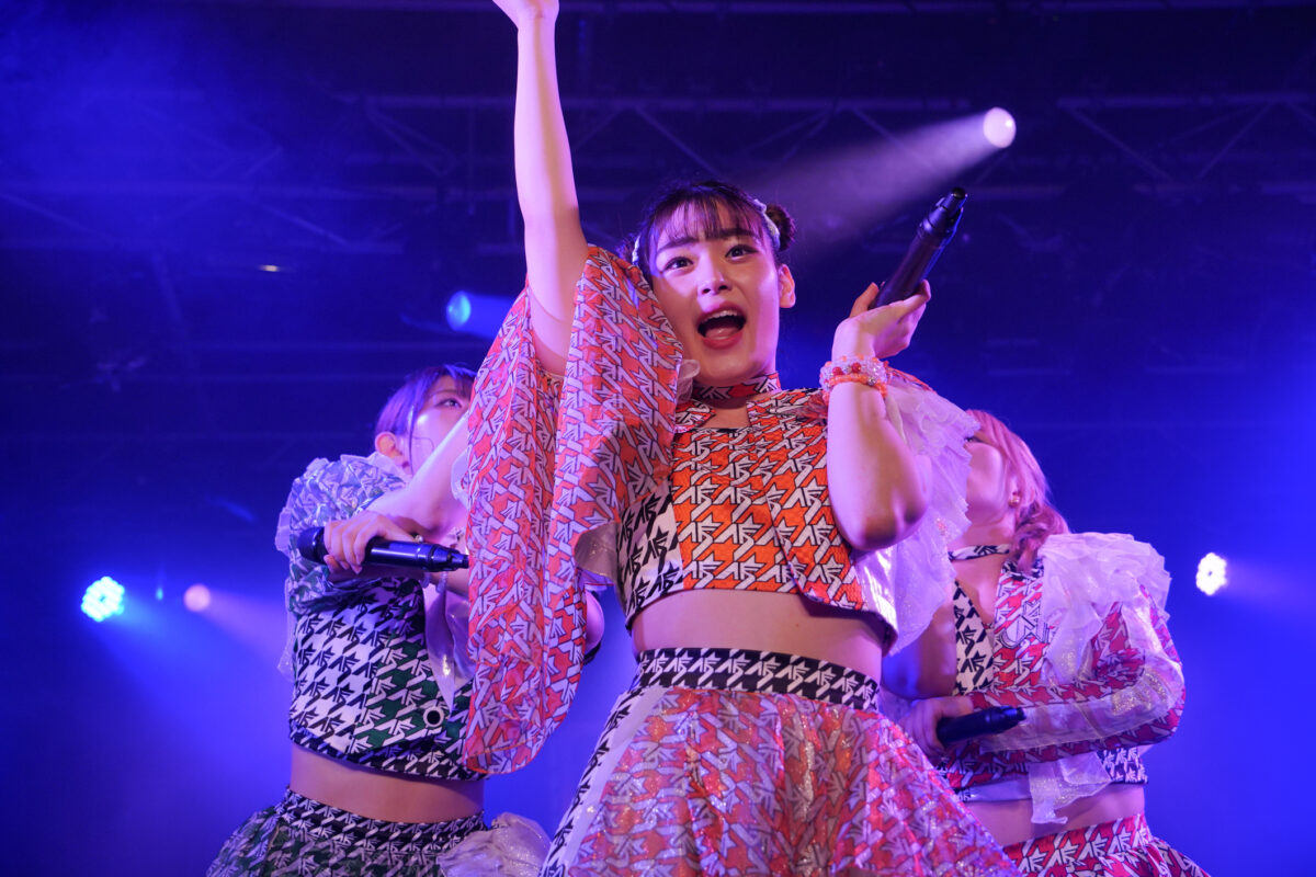 アプガ（仮）“夏開幕”宣言！ 熱いライブにファンも呼応！ 夏フェスシーズンを熱く燃えたぎらせる！