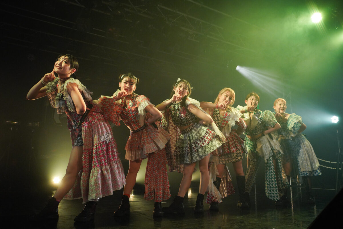 アプガ（仮）“夏開幕”宣言！ 熱いライブにファンも呼応！ 夏フェスシーズンを熱く燃えたぎらせる！