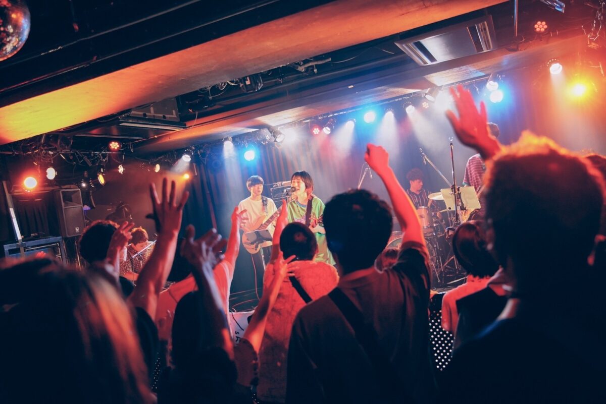 汐れいら、メジャーデビューを発表！ 新曲「Darling you」MVのプレミア公開、渋谷WWWでワンマンも決定！