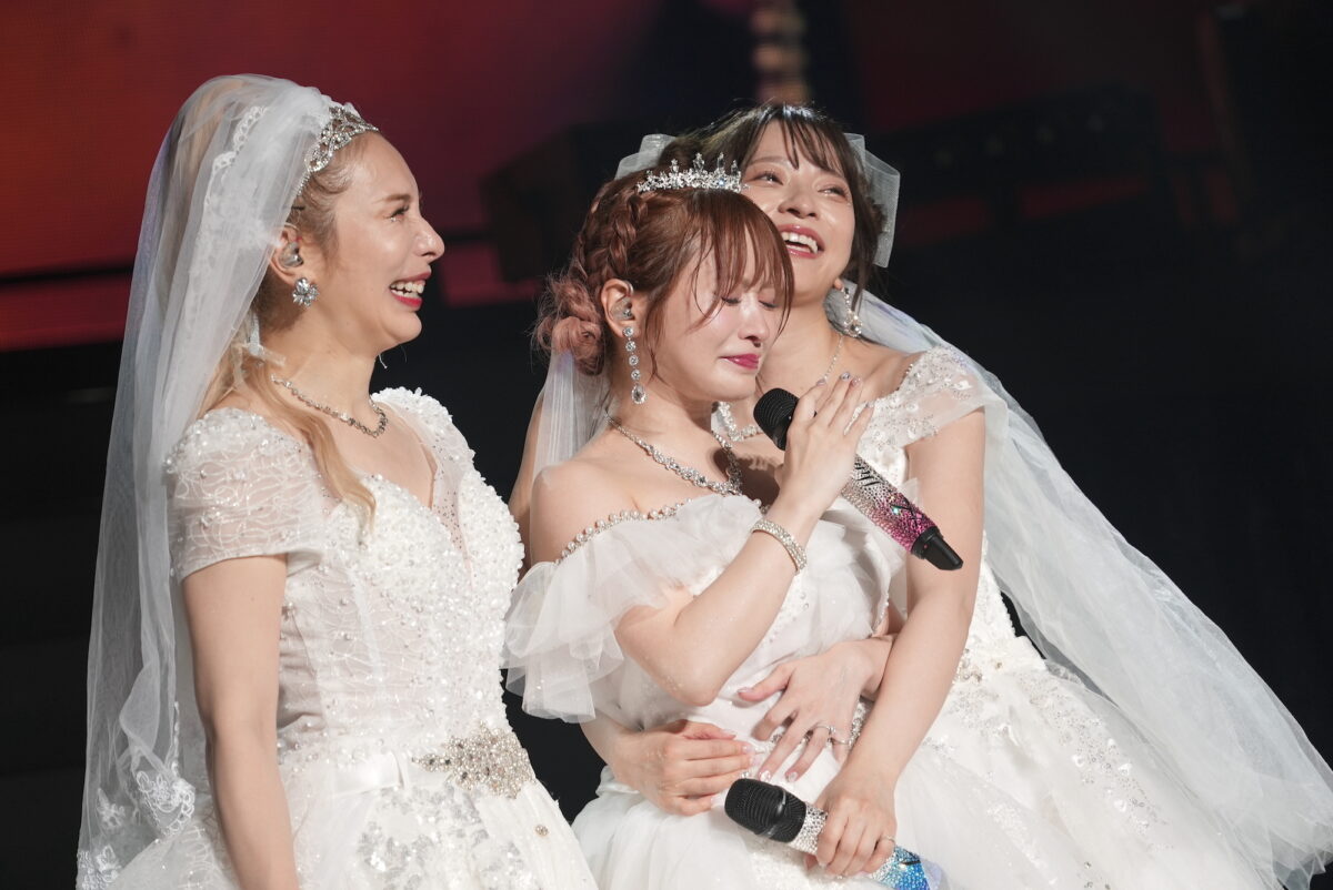 登録者176万人を誇る3人組女性YouTuber・ヘラヘラ三銃士が幕張メッセでツアーファイナル公演を開催、メンバーのまりなが結婚をファンに直接発表！ 結婚を祝福した新曲「友愛〜Blessing〜」MVも公開