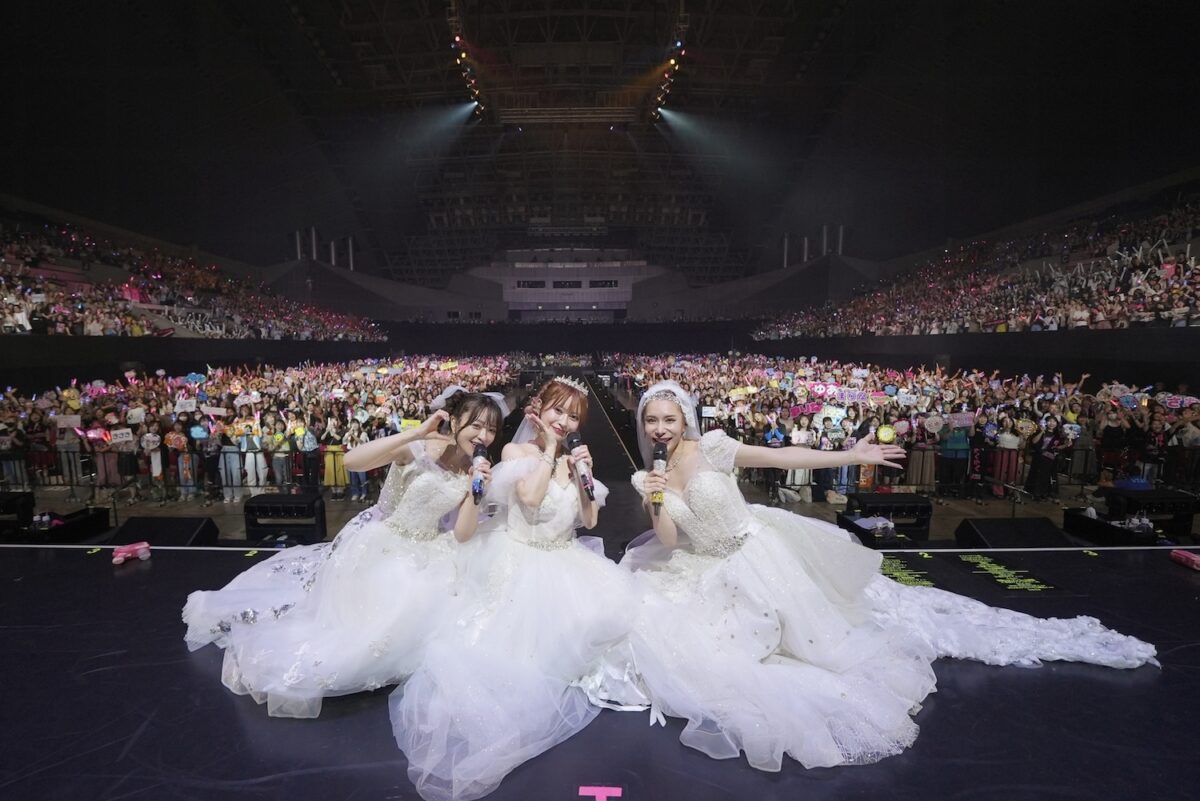 登録者176万人を誇る3人組女性YouTuber・ヘラヘラ三銃士が幕張メッセでツアーファイナル公演を開催、メンバーのまりなが結婚をファンに直接発表！ 結婚を祝福した新曲「友愛〜Blessing〜」MVも公開