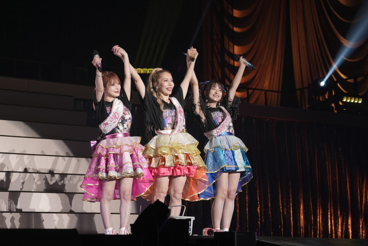 登録者176万人を誇る3人組女性YouTuber・ヘラヘラ三銃士が幕張メッセでツアーファイナル公演を開催、メンバーのまりなが結婚をファンに直接発表！ 結婚を祝福した新曲「友愛〜Blessing〜」MVも公開