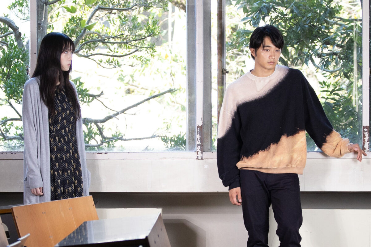 稲垣吾郎×新垣結衣 監督：岸善幸 その表情の理由とは─！？ 稲垣吾郎、新垣結衣、磯村勇斗、佐藤寛太、東野絢香 主要キャストたちの新たな場面写真が登場！