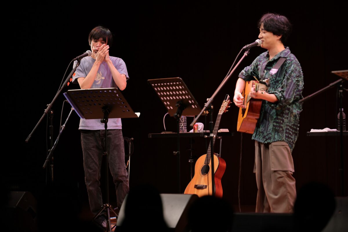 石崎ひゅーい×小山田壮平×長澤知之弾き語りコラボライブ開催レポート