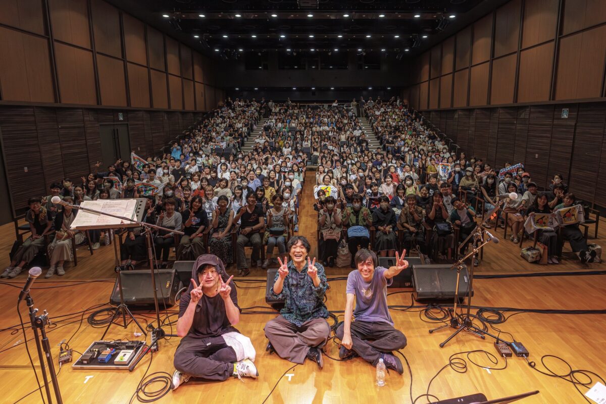 石崎ひゅーい×小山田壮平×長澤知之弾き語りコラボライブ開催レポート