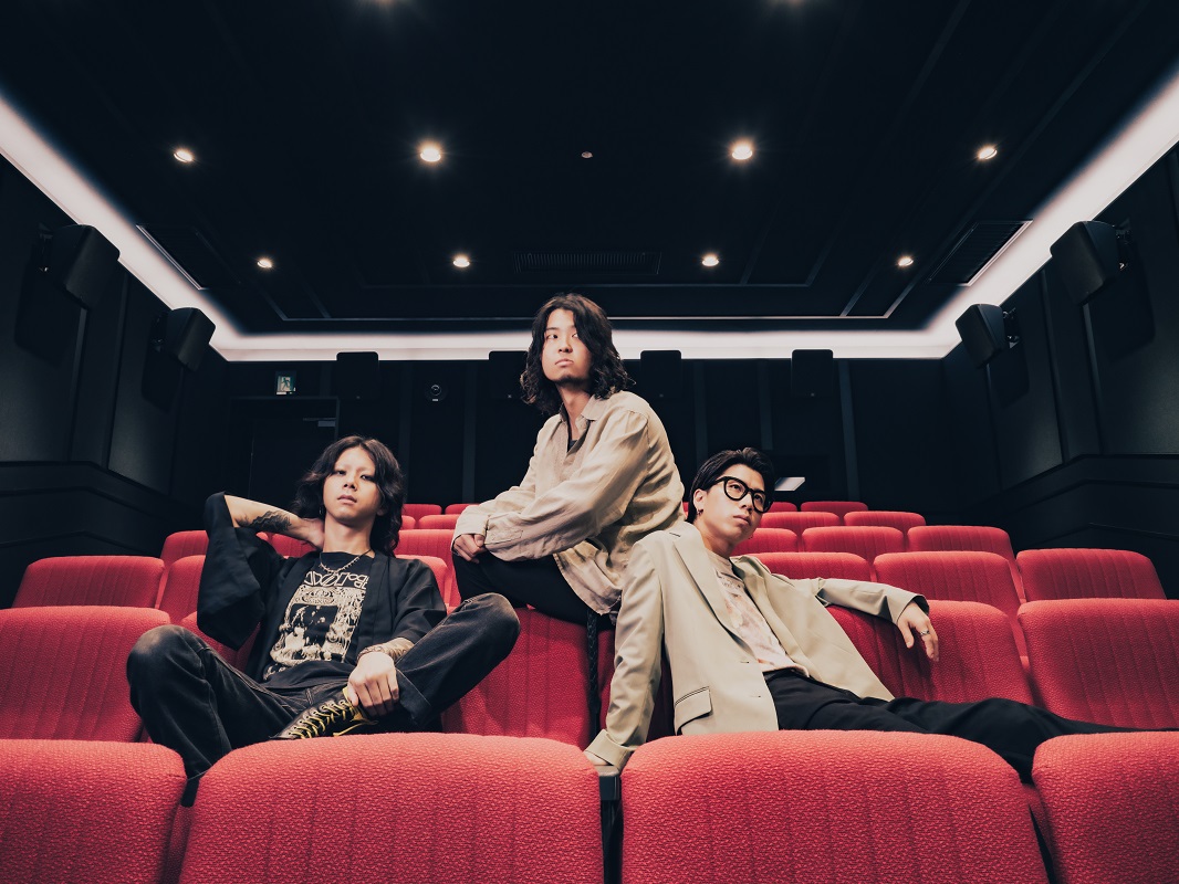 「リカ」がSNSで話題の大分発3ピースロックバンド・SIX LOUNGE、TikTokで150万超再生された名曲「エバーグリーン」アルバム発売に先駆け先行配信スタート！