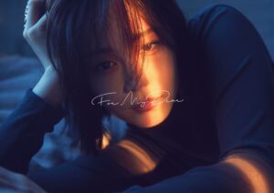 鷲尾伶菜「銀色」のMVが公開 自身の出演は1年半ぶり、鷲尾が「びしょびしょに」 3 鷲尾伶菜「銀色」のMVが公開 自身の出演は1年半ぶり、鷲尾が「びしょびしょに」