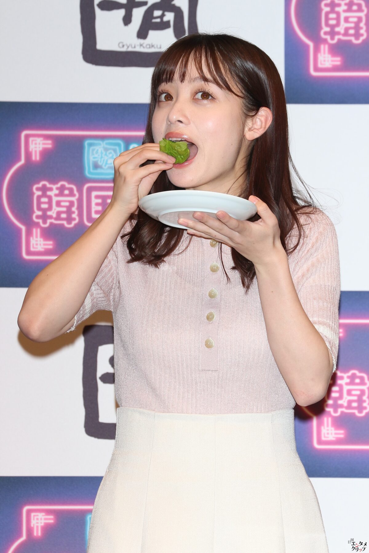 橋本環奈 「夢 no サムギョプサル」を実食し“めちゃくちゃ美味しいです！”