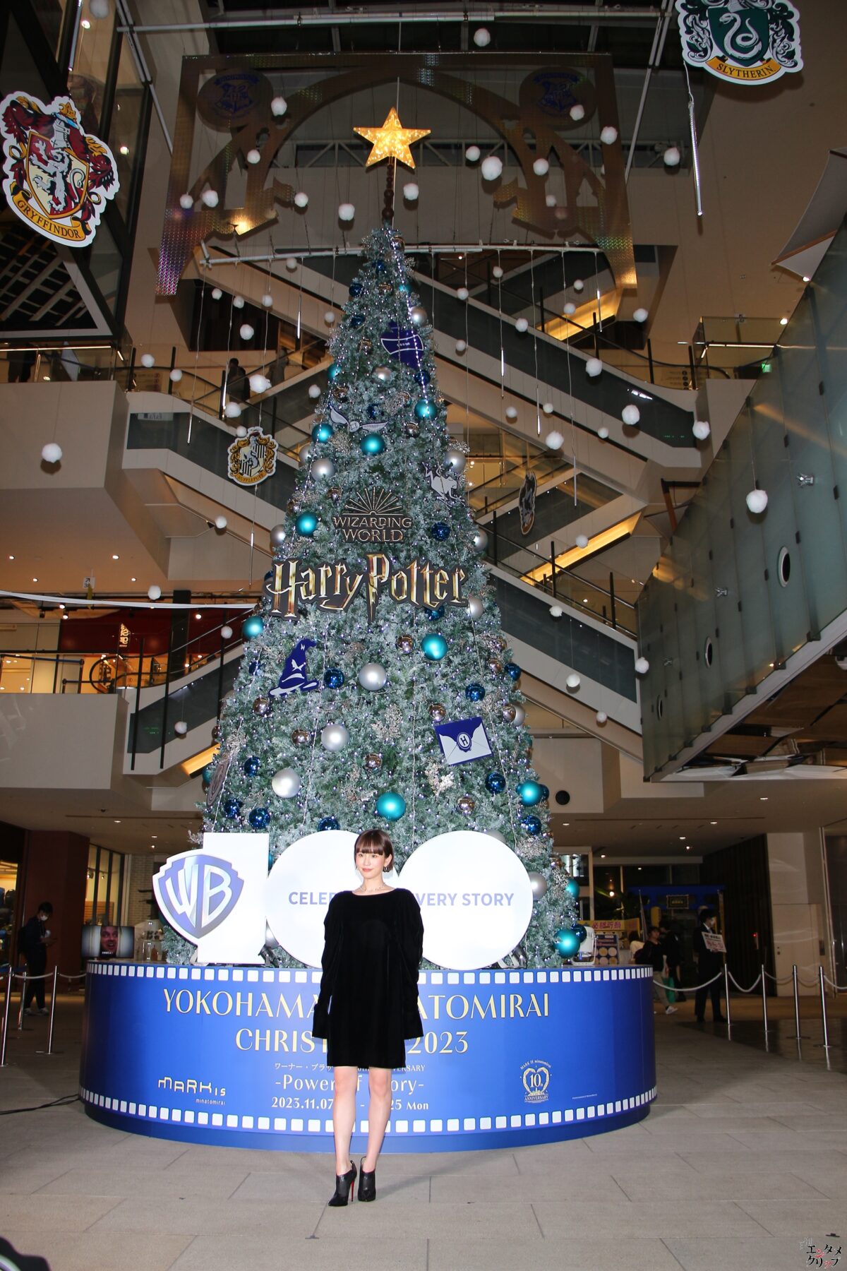 前田敦子 人生初の点灯式で魔法を披露。クリスマスプレゼントに欲しいものは？