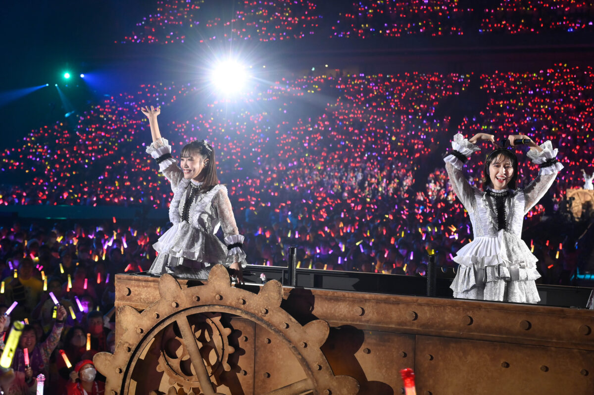 4年ぶりに声出し解禁！ももクロがゴスペル隊やバンドメンバー、モノノフと共に作り上げた「ももいろクリスマス」。2024年の新曲、ライブ、アルバム情報も続々解禁！