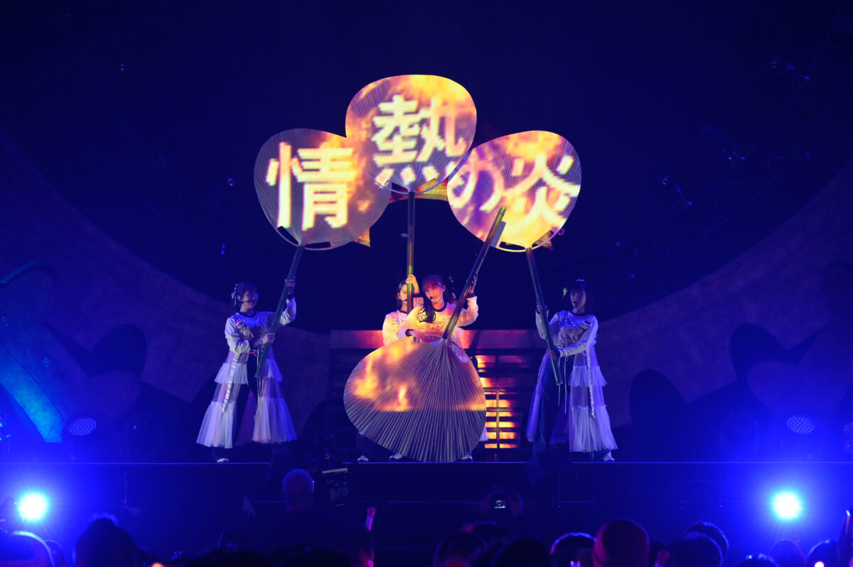4年ぶりに声出し解禁！ももクロがゴスペル隊やバンドメンバー、モノノフと共に作り上げた「ももいろクリスマス」。2024年の新曲、ライブ、アルバム情報も続々解禁！