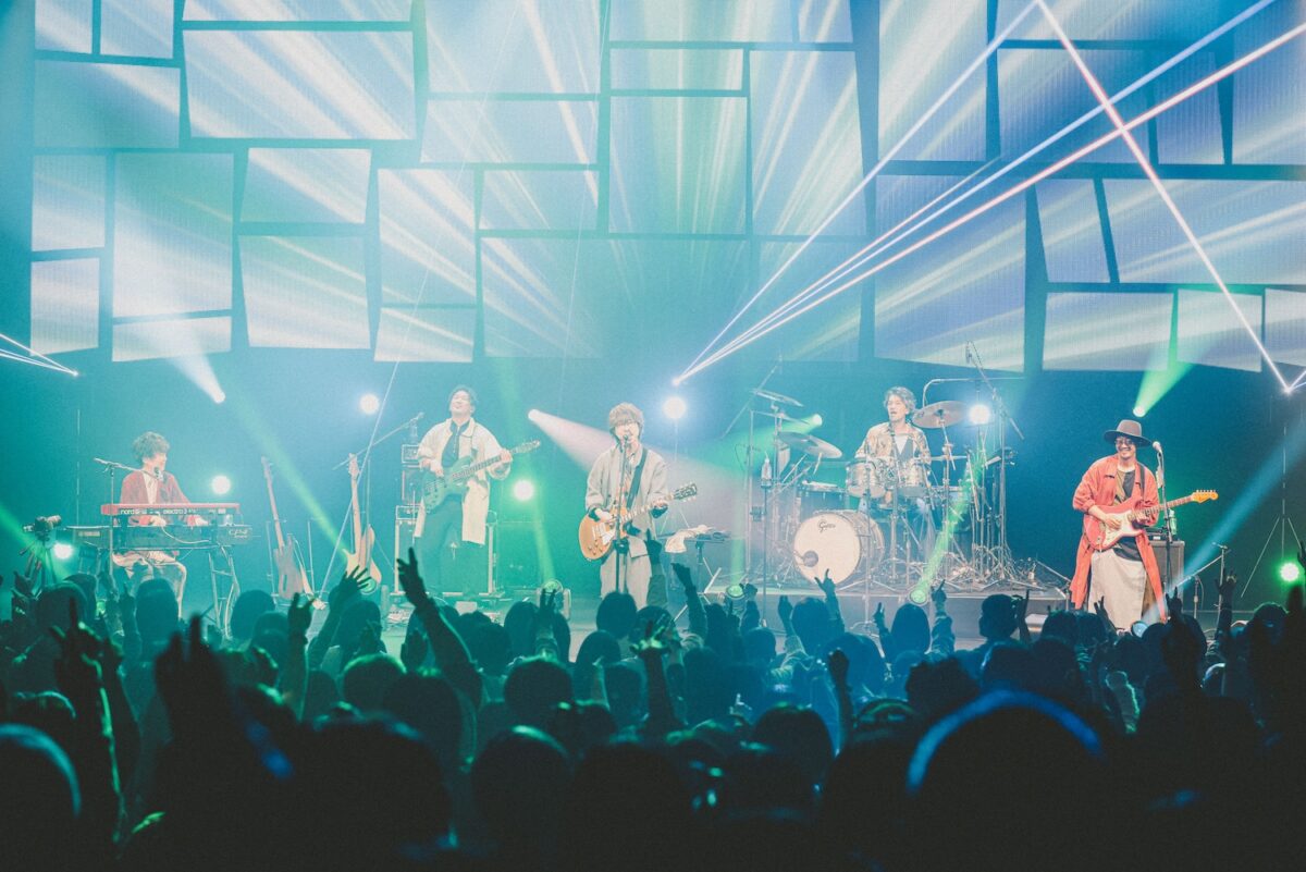 wacci、全国ホールツアー「wacci Hall Tour 2023~2024 -laugh mix-」ファイナル公演開催！