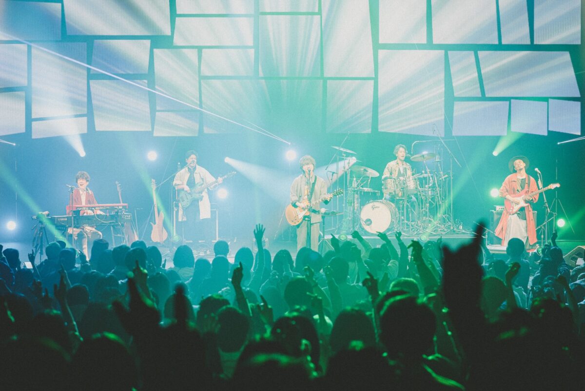 wacci、全国ホールツアー「wacci Hall Tour 2023~2024 -laugh mix-」ファイナル公演開催！