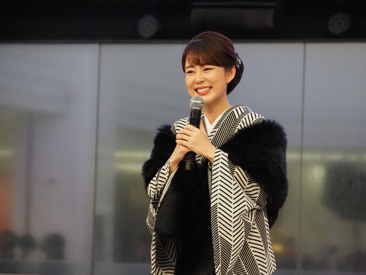 丘みどり　2月7日発売 新曲「涙唄」サンシャイン池袋噴水広場前でリリースイベント「噴水のような嬉し涙を！」