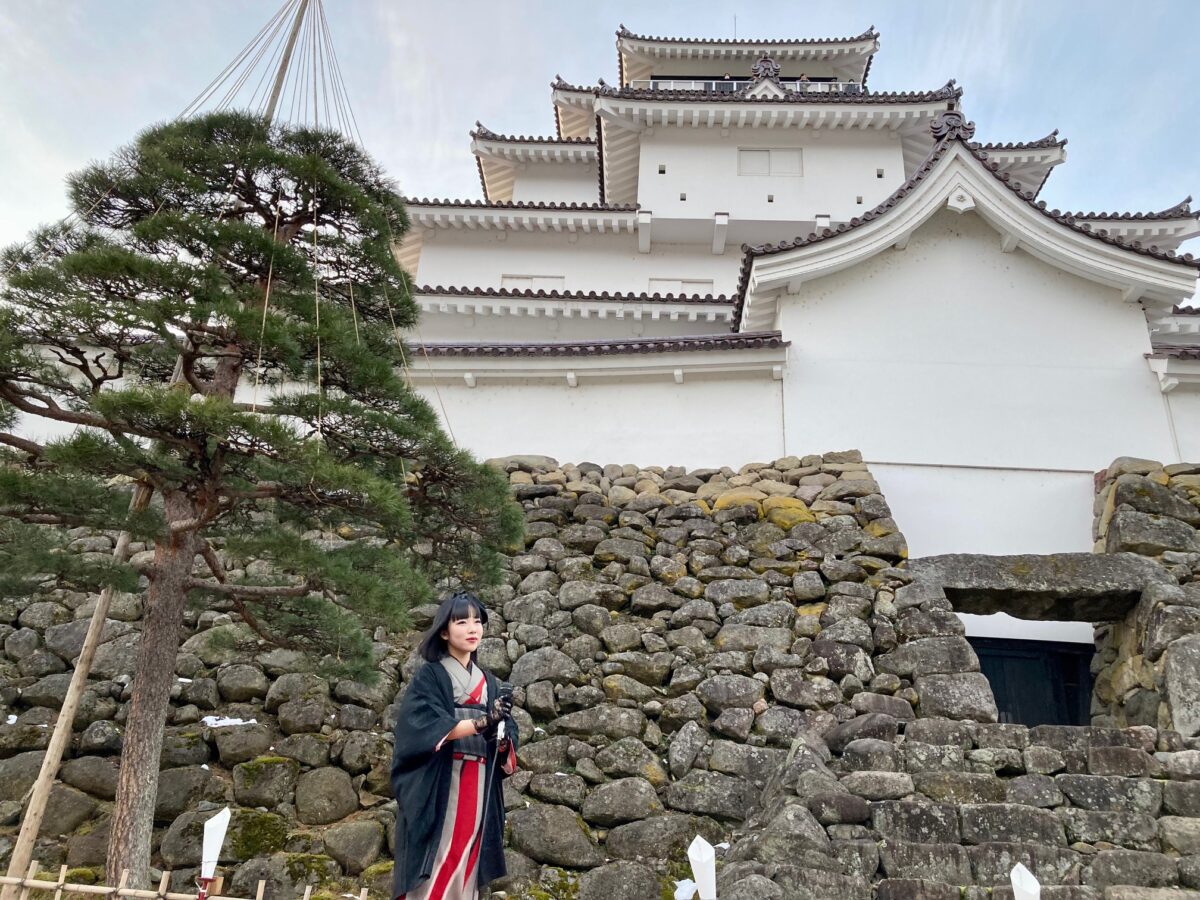 梅谷心愛 最年少で会津若松市観光大使を拝命！鶴ヶ城での委嘱状交付式でデビュー曲「磐越西線ひとり」を披露！今春には「磐越西線ひとり（青春盤）」の発売も発表！