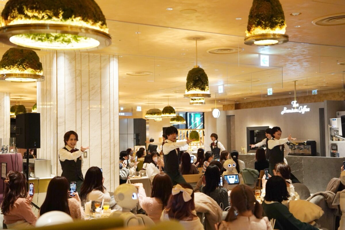 「Candy Boy」とおよそ20台の人型ロボット「Pepper」とのバレンタインの夜を彩る特別コラボレーション公演開催！