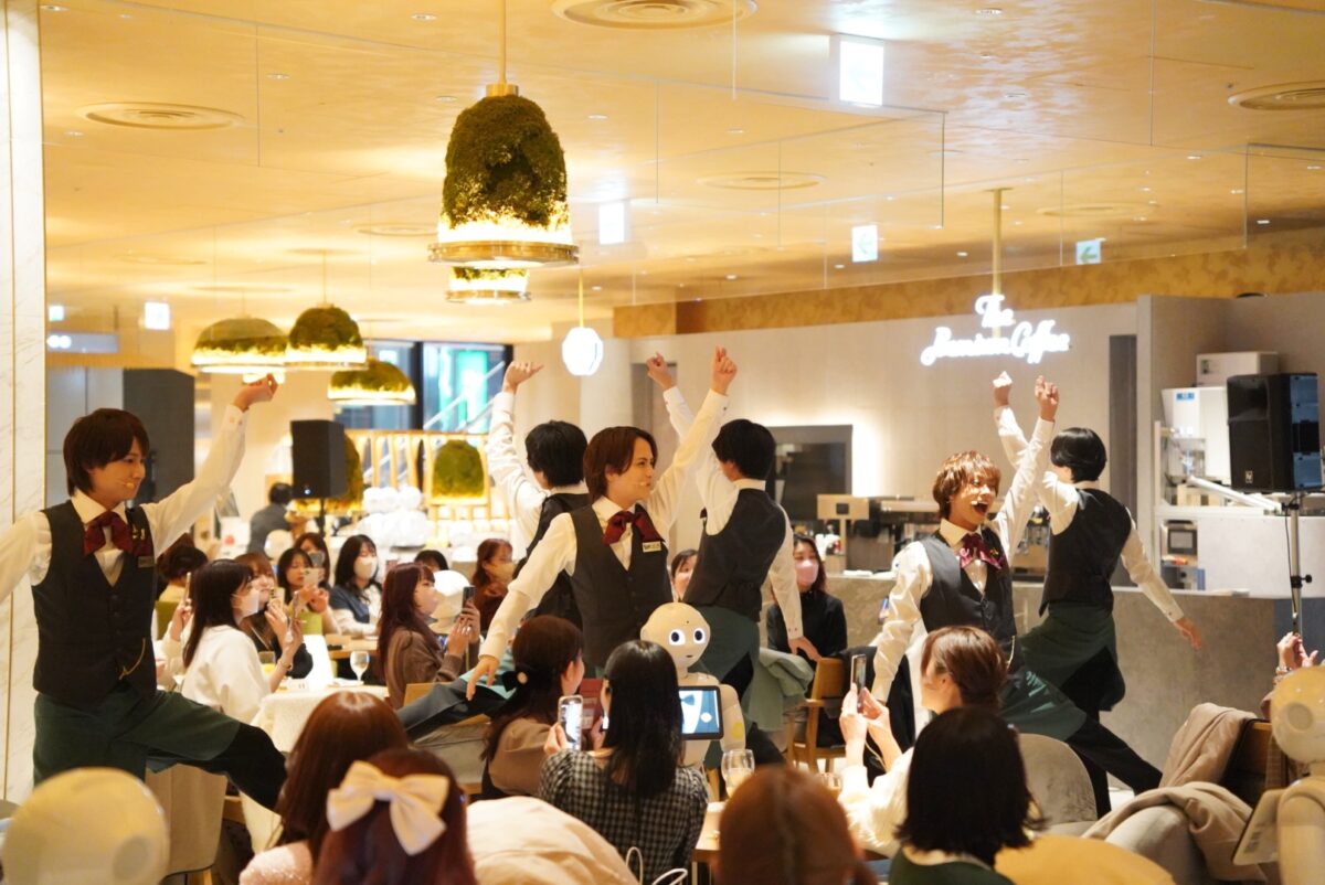 「Candy Boy」とおよそ20台の人型ロボット「Pepper」とのバレンタインの夜を彩る特別コラボレーション公演開催！
