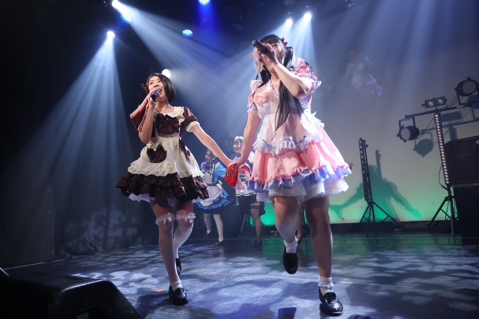 メイド姿になった燃えこれ学園のメンバーたちが定期公演で届けた、バレンタインのチョコ以上に甘いときめき。 3 メイド姿になった燃えこれ学園のメンバーたちが定期公演で届けた、バレンタインのチョコ以上に甘いときめき。