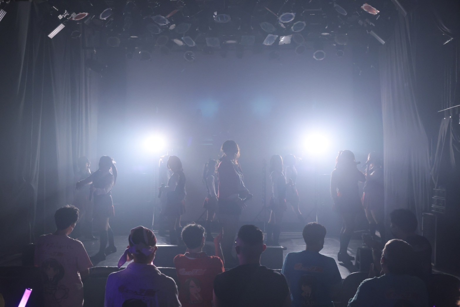 メイド姿になった燃えこれ学園のメンバーたちが定期公演で届けた、バレンタインのチョコ以上に甘いときめき。 8 メイド姿になった燃えこれ学園のメンバーたちが定期公演で届けた、バレンタインのチョコ以上に甘いときめき。