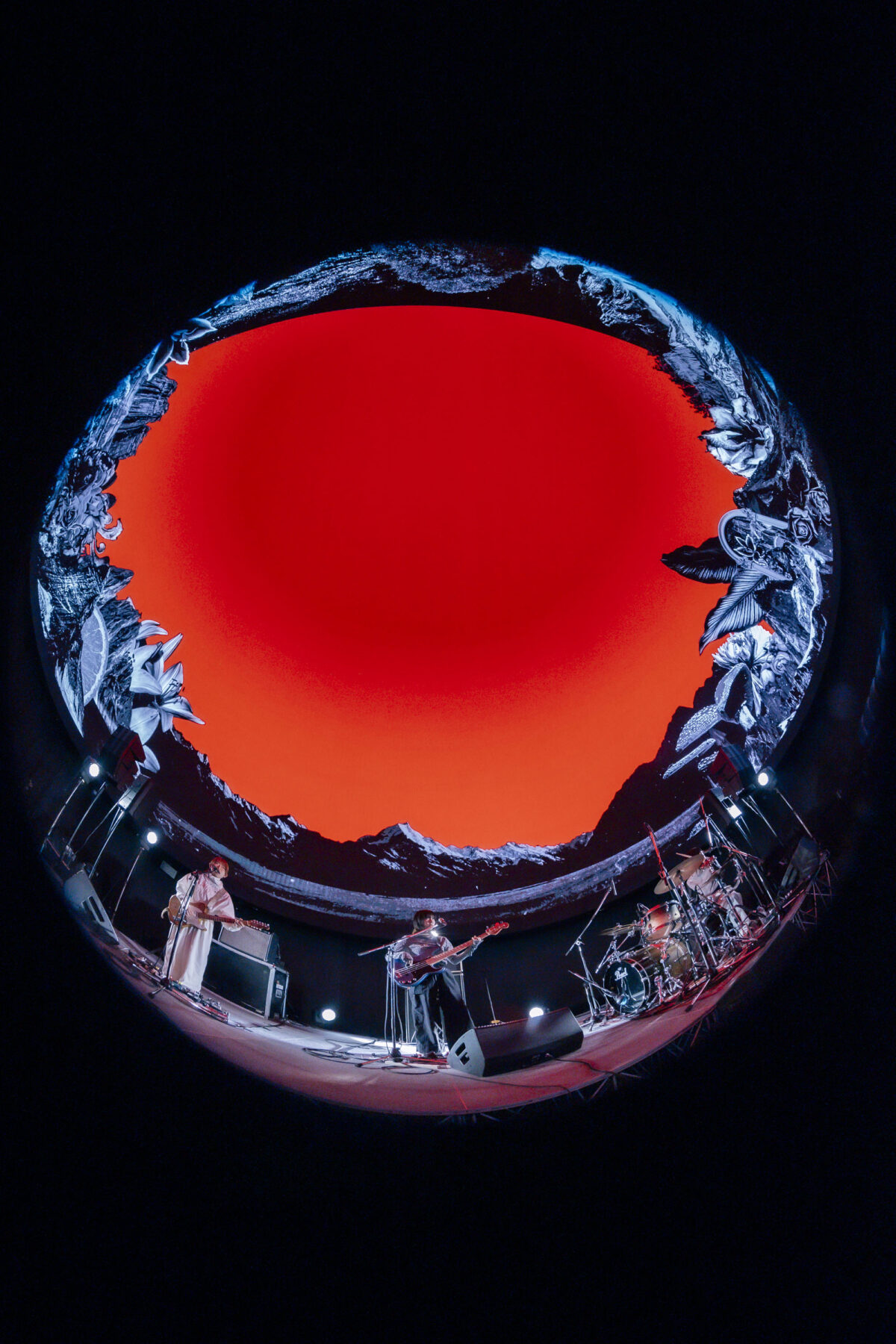 宇宙に瞬く星の光と、リーガルリリーと。コニカミノルタプラネタリアYOKOHAMAで開催された、一夜限りのプレミアムライブ
