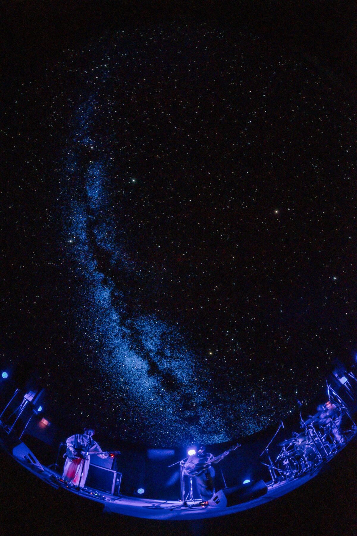 宇宙に瞬く星の光と、リーガルリリーと。コニカミノルタプラネタリアYOKOHAMAで開催された、一夜限りのプレミアムライブ