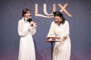 貴島明日香と横澤夏子 初共演登壇！ 憧れの韓国アイドルヘア！ 予想外ヘアでご機嫌に！？