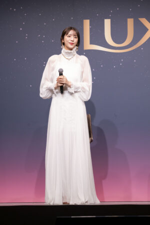 貴島明日香と横澤夏子 初共演登壇！ 憧れの韓国アイドルヘア！ 予想外ヘアでご機嫌に！？