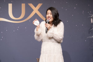 貴島明日香と横澤夏子 初共演登壇！ 憧れの韓国アイドルヘア！ 予想外ヘアでご機嫌に！？