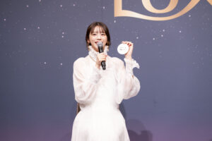 貴島明日香と横澤夏子 初共演登壇！ 憧れの韓国アイドルヘア！ 予想外ヘアでご機嫌に！？