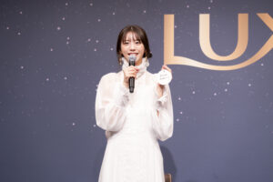 貴島明日香と横澤夏子 初共演登壇！ 憧れの韓国アイドルヘア！ 予想外ヘアでご機嫌に！？