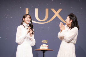 貴島明日香と横澤夏子 初共演登壇！ 憧れの韓国アイドルヘア！ 予想外ヘアでご機嫌に！？