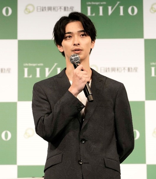 横浜流星 住んでいるお部屋に何か1つ足せるとしたら? 〇〇〇! ヒント:愛犬 2 横浜流星 住んでいるお部屋に何か1つ足せるとしたら? 〇〇〇! ヒント:愛犬