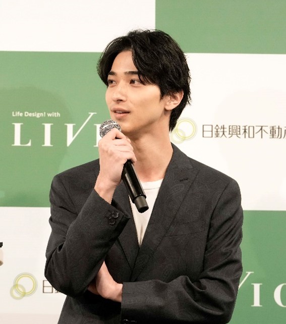 横浜流星 住んでいるお部屋に何か1つ足せるとしたら? 〇〇〇! ヒント:愛犬 3 横浜流星 住んでいるお部屋に何か1つ足せるとしたら? 〇〇〇! ヒント:愛犬