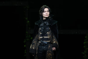 矢部昌暉が主演の舞台「蒼穹の王」が開幕！ 主義主張がぶつかり合う戦場で最後まで生き残るのは果たして誰なのか？