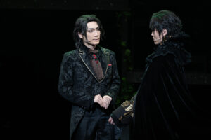 矢部昌暉が主演の舞台「蒼穹の王」が開幕！ 主義主張がぶつかり合う戦場で最後まで生き残るのは果たして誰なのか？
