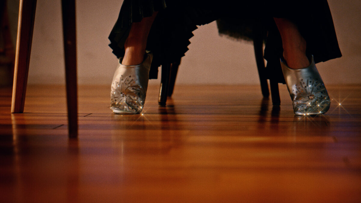 生田絵梨花 プレミアムなドレスで登場！ 心からの『は～っ』っていう表情を見て！ 年始にロンドン1人旅も！