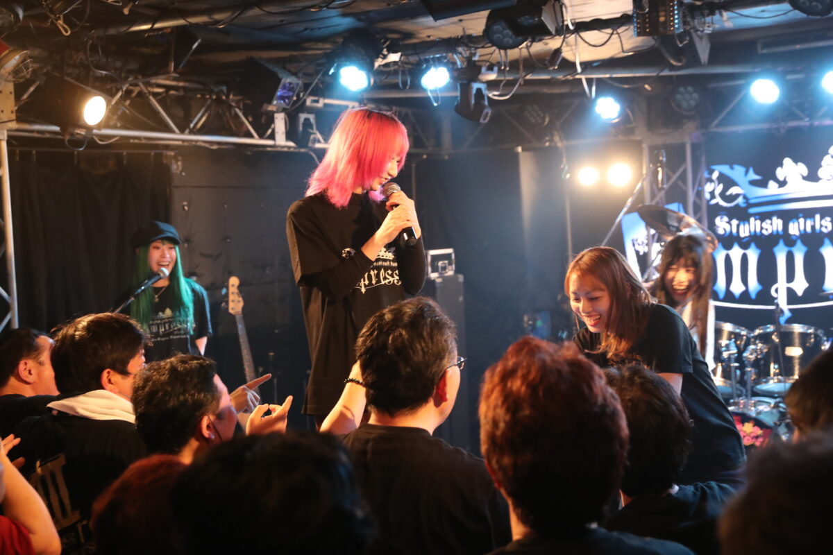 求め続けてきた景色が今、目の前に広がっていた。Empress、「Rainリリース記念～Be with hopeful Rain～」公演レポート!!!!