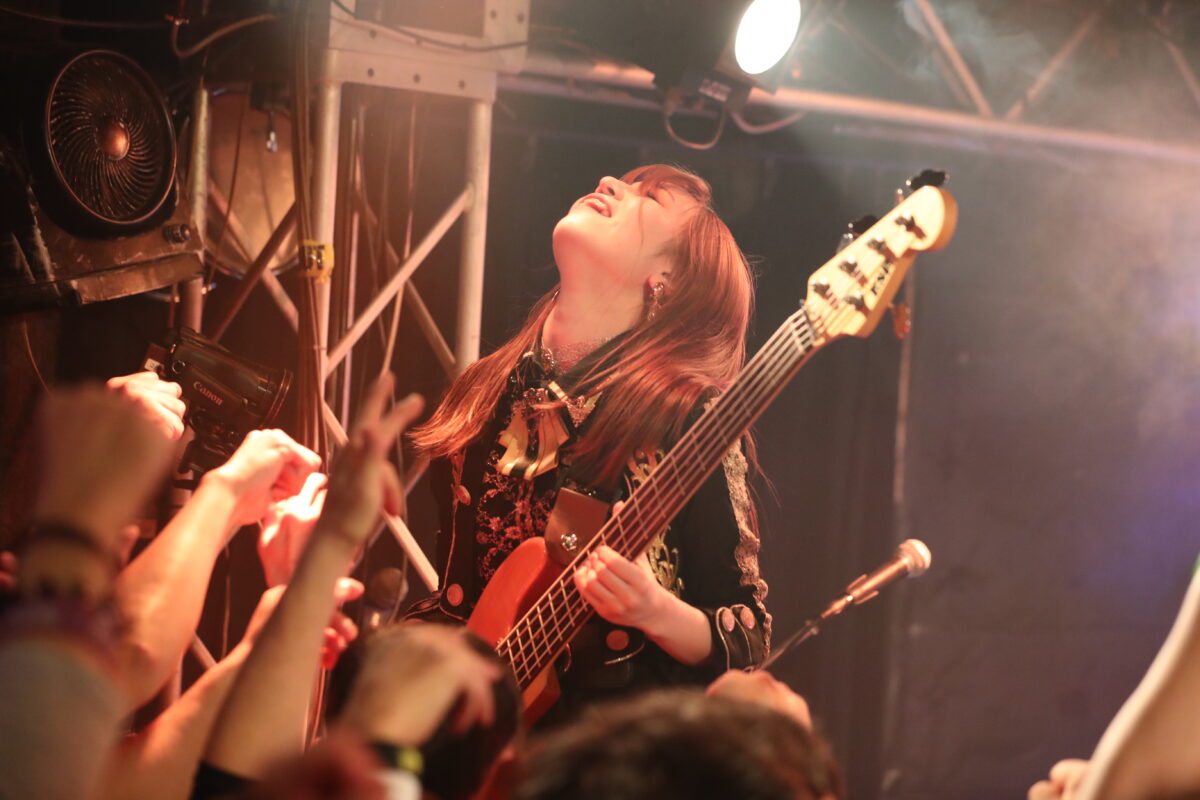 求め続けてきた景色が今、目の前に広がっていた。Empress、「Rainリリース記念～Be with hopeful Rain～」公演レポート!!!!