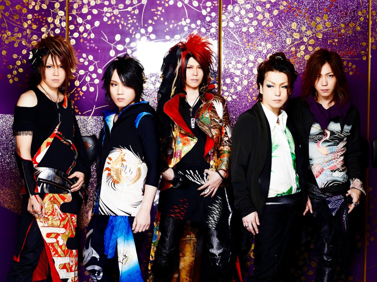 独自の「和」をコンセプトとしたサウンドでV-ROCKの一翼を担ったKagrra, キングレコード在籍時の4作品を3月3日(日)よりサブスク解禁! さらに記念して代表曲のMVをYouTube公開! 1 独自の「和」をコンセプトとしたサウンドでV-ROCKの一翼を担ったKagrra, キングレコード在籍時の4作品を3月3日(日)よりサブスク解禁! さらに記念して代表曲のMVをYouTube公開!
