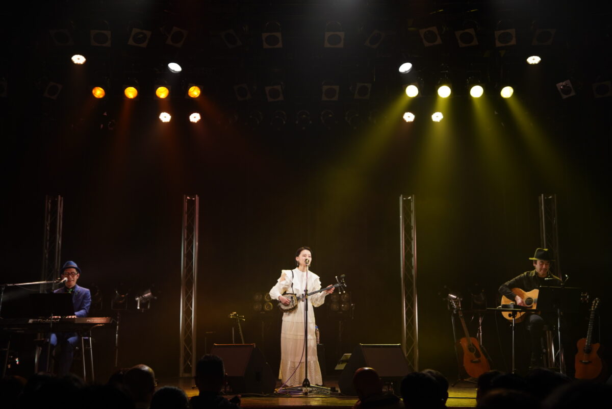 石垣優、やなわらばーを結成した母校でワンマンライブを開催！