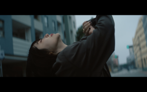 鈴木愛理、プロデューサー/トラックメーカーに☆Taku Takahashi(m-flo)、ラッパーに空音を迎えた「恋におちたら」カバー、本日配信リリース＆MV公開！！