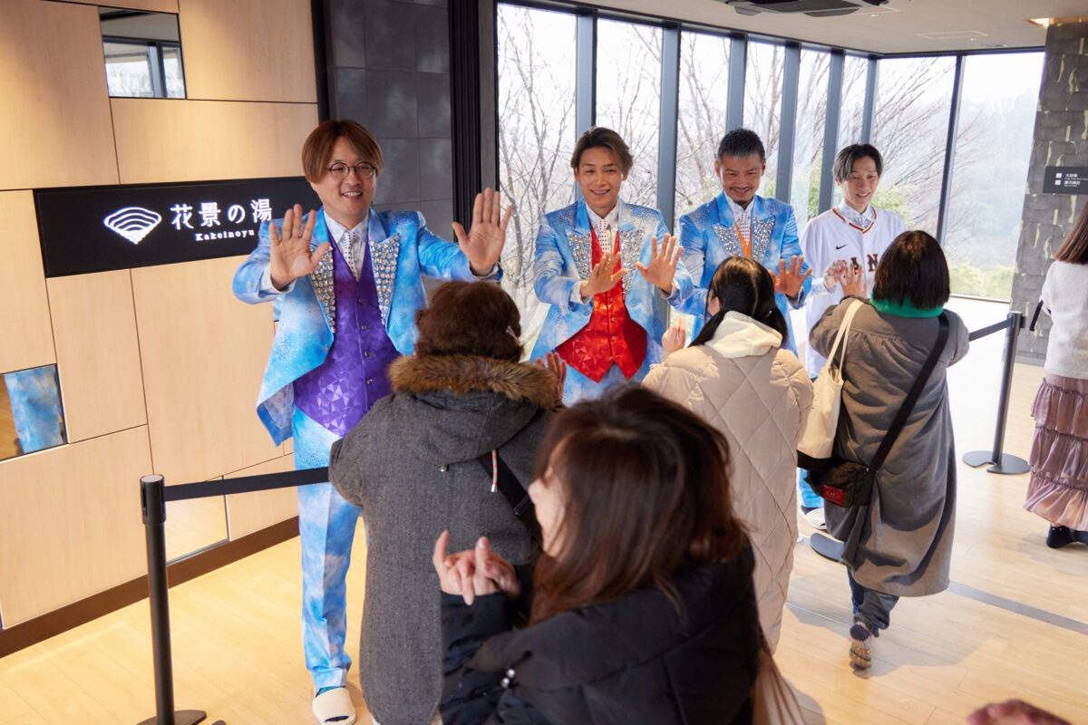 「よみうりランド眺望温泉 花景の湯」がオープン！“スーパー銭湯アイドル”の純烈が登壇、オープニングセレモニーを開催！ 温泉にまつわるトークセッションやまぐろ解体ショーを実施！