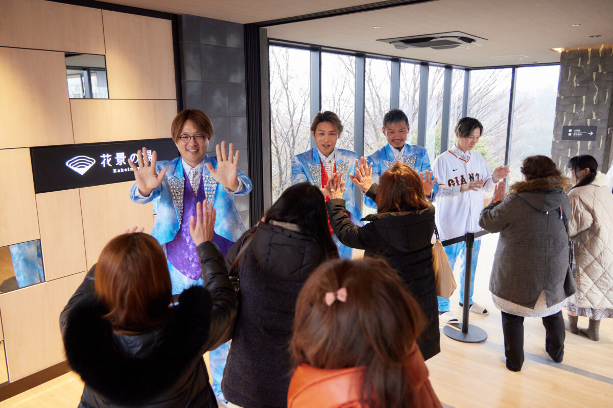 「よみうりランド眺望温泉 花景の湯」がオープン！“スーパー銭湯アイドル”の純烈が登壇、オープニングセレモニーを開催！ 温泉にまつわるトークセッションやまぐろ解体ショーを実施！