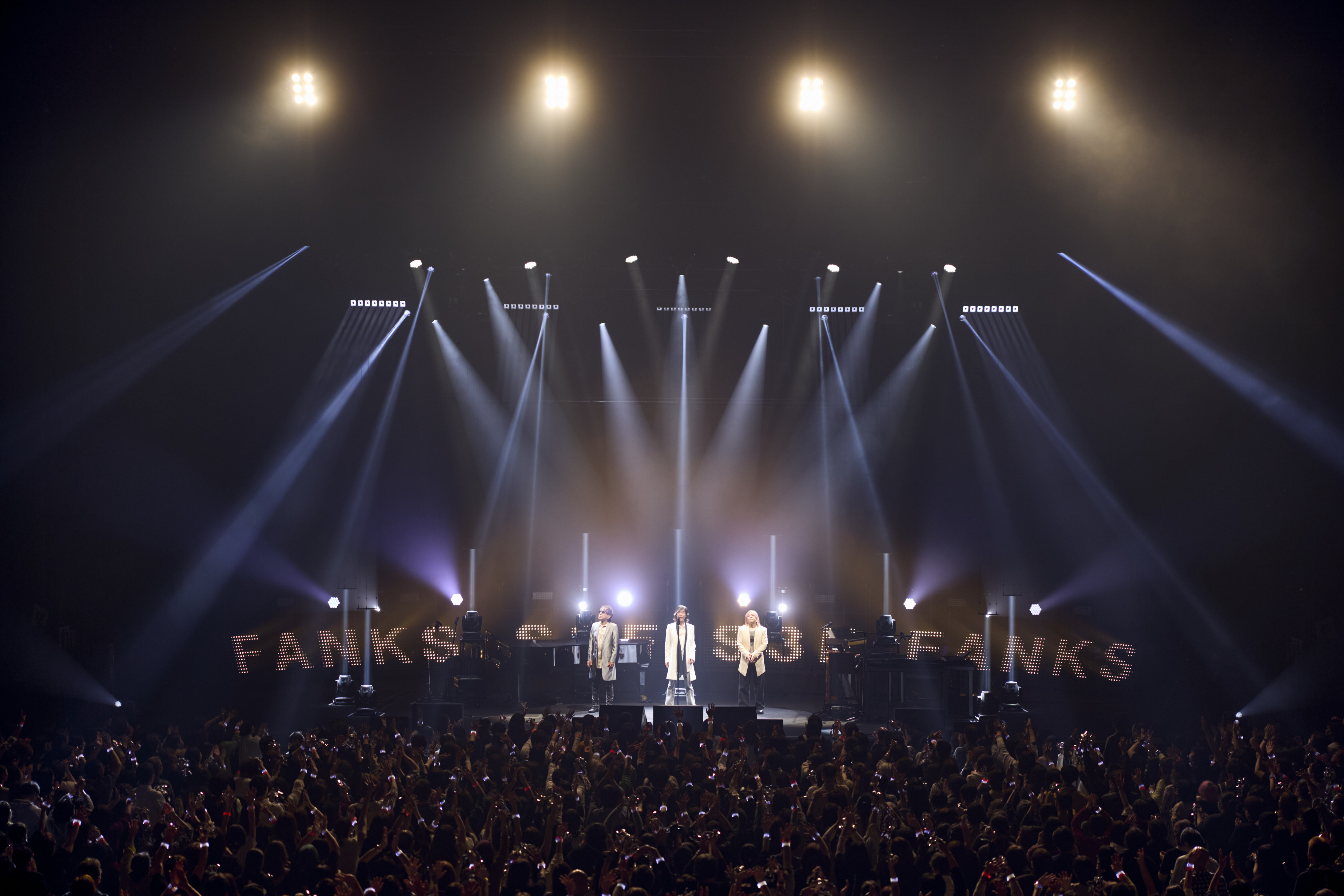 TM NETWORK、ホールツアー全公演完売。40周年ファイナルはアリーナ公演